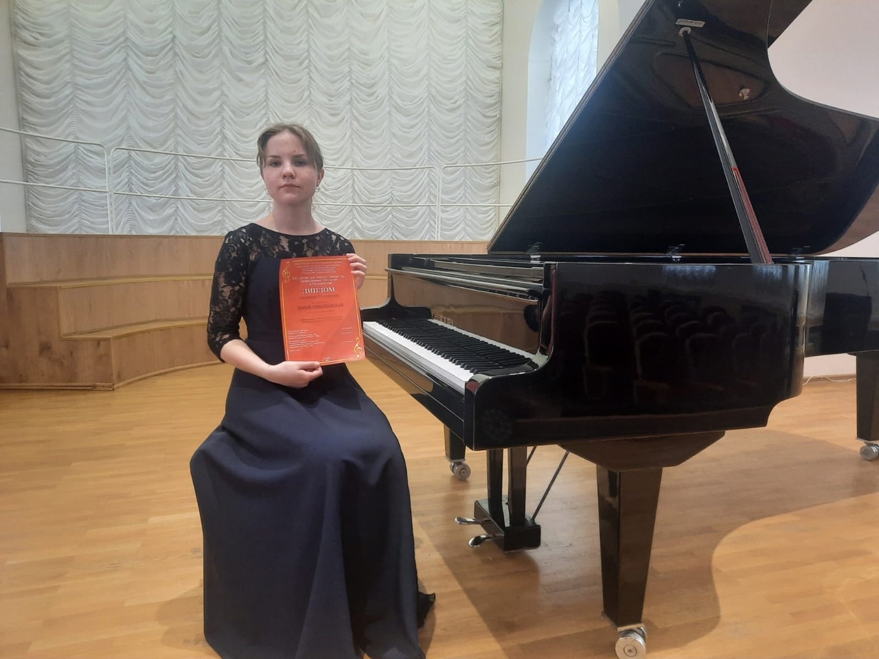 Дипломом лауреата III степени в XII областном конкурсе пианистов.