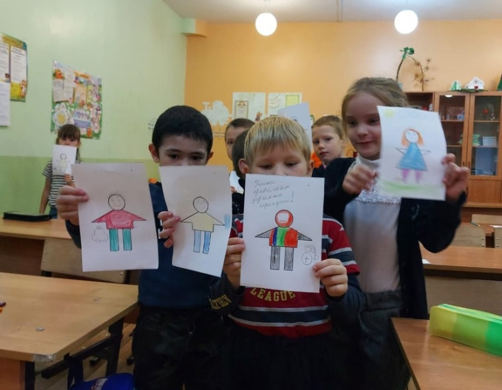 Занятие с педагогом-психологом в школе "Букваренок".