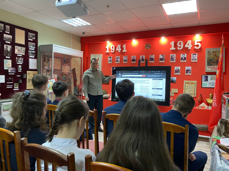 По &quot;Пушкинской карте&quot; старшеклассники посетили Сосновский краеведческий музей.